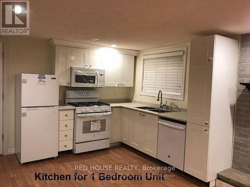 298 Plymouth Trail, Newmarket, ON - Indoor Photo Showing Kitchen With Double Sink