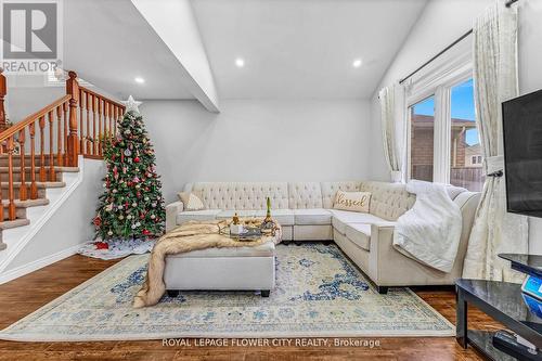 369 Thomas Slee Drive, Kitchener, ON - Indoor Photo Showing Living Room