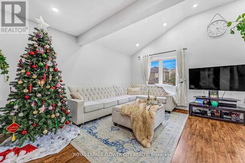 369 Thomas Slee Drive, Kitchener, ON - Indoor Photo Showing Living Room