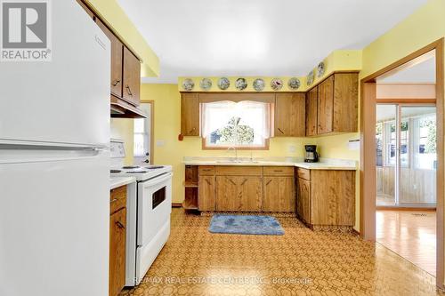 33 Ridgeway Avenue, Guelph, ON - Indoor Photo Showing Kitchen