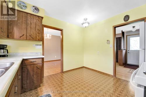 33 Ridgeway Avenue, Guelph, ON - Indoor Photo Showing Kitchen