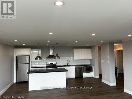 406 - 45 Pond Mills Road, London, ON - Indoor Photo Showing Kitchen With Stainless Steel Kitchen