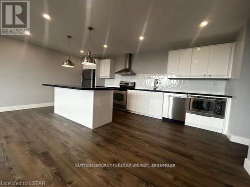 406 - 45 Pond Mills Road, London, ON - Indoor Photo Showing Kitchen With Stainless Steel Kitchen With Upgraded Kitchen