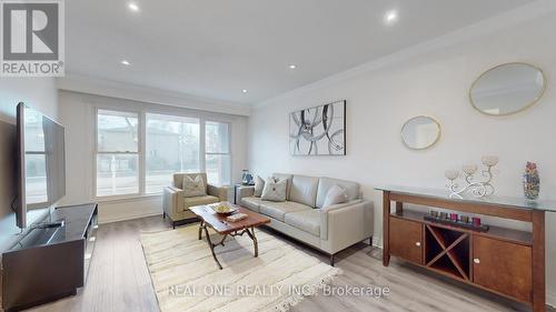 133 Risebrough Circuit, Markham, ON - Indoor Photo Showing Living Room