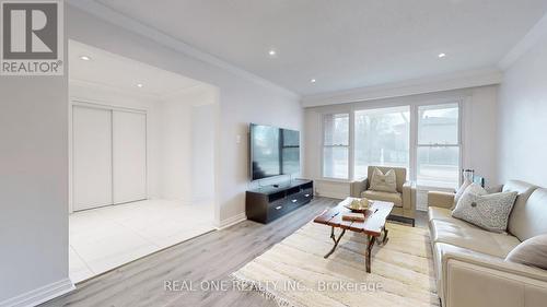 133 Risebrough Circuit, Markham, ON - Indoor Photo Showing Living Room