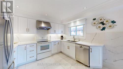 133 Risebrough Circuit, Markham, ON - Indoor Photo Showing Kitchen