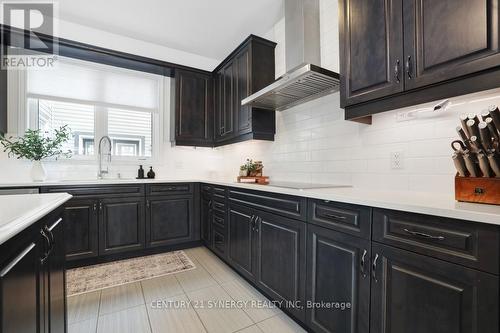 110 Westphalian Avenue, Ottawa, ON - Indoor Photo Showing Kitchen With Upgraded Kitchen