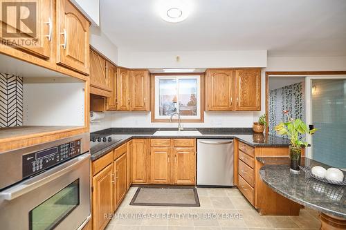 27 Walts Street, Welland (769 - Prince Charles), ON - Indoor Photo Showing Kitchen