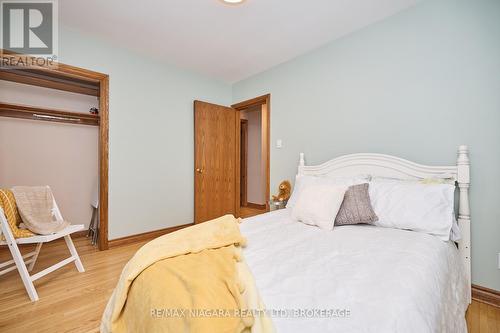 27 Walts Street, Welland (769 - Prince Charles), ON - Indoor Photo Showing Bedroom