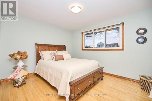 27 Walts Street, Welland (769 - Prince Charles), ON - Indoor Photo Showing Bedroom