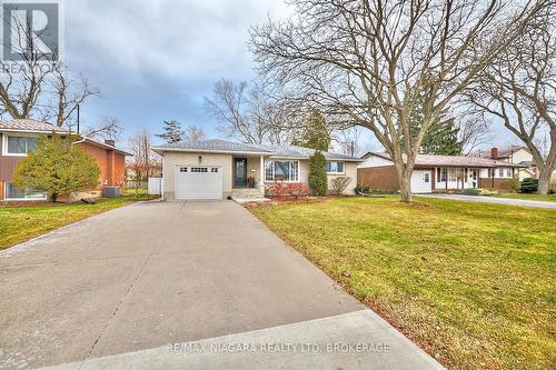 27 Walts Street, Welland (769 - Prince Charles), ON - Outdoor With Facade