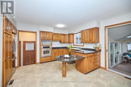 27 Walts Street, Welland (769 - Prince Charles), ON - Indoor Photo Showing Kitchen