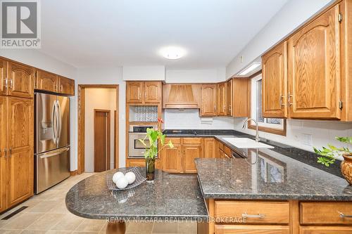 27 Walts Street, Welland (769 - Prince Charles), ON - Indoor Photo Showing Kitchen