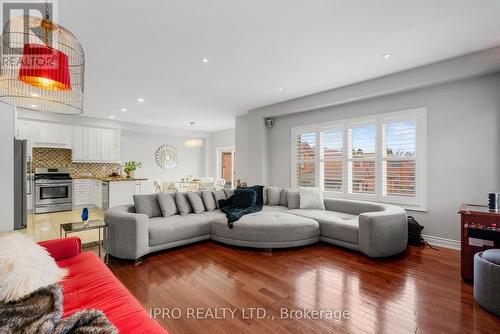 2 George Mckenzie Court, Toronto, ON - Indoor Photo Showing Living Room