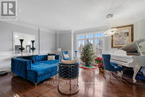 2 George Mckenzie Court, Toronto, ON - Indoor Photo Showing Living Room