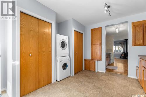 1056 Wolfe Avenue E, Moose Jaw, SK - Indoor Photo Showing Laundry Room