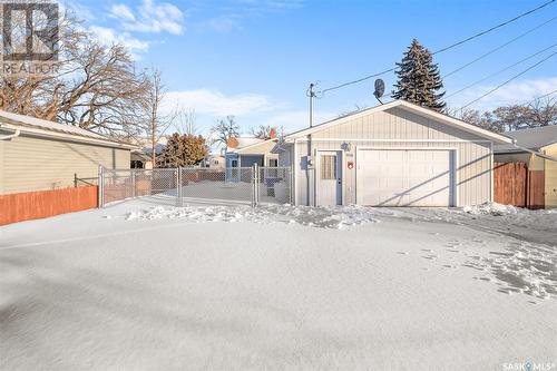 1056 Wolfe Avenue E, Moose Jaw, SK - Outdoor