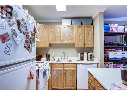 Kitchen - 735 Cook Road Unit# 206D, Kelowna, BC - Indoor Photo Showing Kitchen