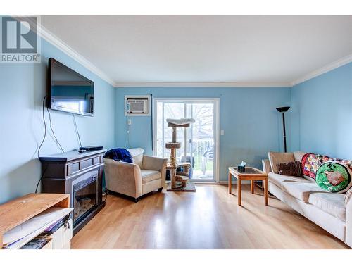 Living Room - 735 Cook Road Unit# 206D, Kelowna, BC - Indoor Photo Showing Living Room