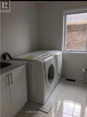 43 Mynden Way, Newmarket, ON - Indoor Photo Showing Laundry Room