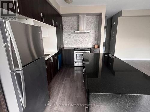 3082 Ernest Appelbe Boulevard, Oakville, ON - Indoor Photo Showing Kitchen With Stainless Steel Kitchen