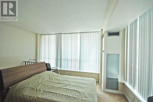 206 - 2585 Erin Centre Boulevard, Mississauga, ON - Indoor Photo Showing Bedroom