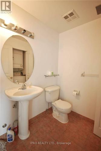 206 - 2585 Erin Centre Boulevard, Mississauga, ON - Indoor Photo Showing Bathroom