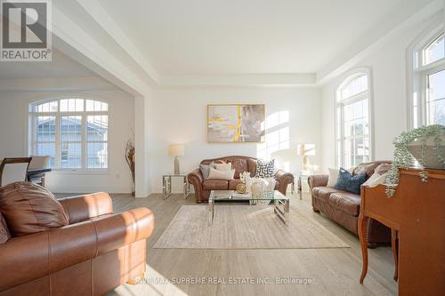 52 Gamble Street, Halton Hills, ON - Indoor Photo Showing Living Room