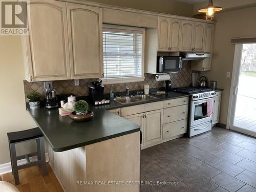 4353 Ellis Street, Niagara Falls, ON - Indoor Photo Showing Kitchen With Double Sink