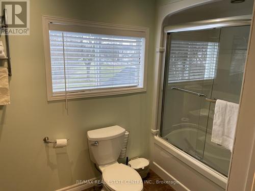 4353 Ellis Street, Niagara Falls, ON - Indoor Photo Showing Bathroom