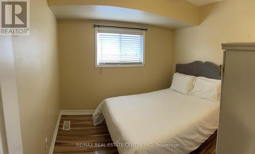 4353 Ellis Street, Niagara Falls, ON - Indoor Photo Showing Bedroom