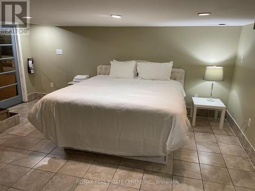 4353 Ellis Street, Niagara Falls, ON - Indoor Photo Showing Bedroom