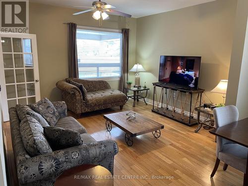 4353 Ellis Street, Niagara Falls, ON - Indoor Photo Showing Living Room