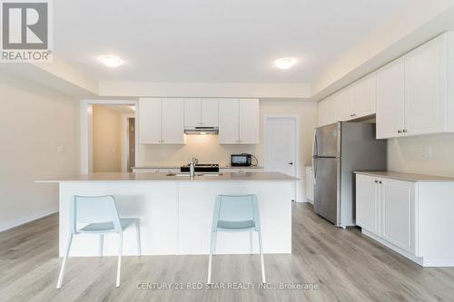 14 - 185 Bedrock Drive, Hamilton, ON - Indoor Photo Showing Kitchen