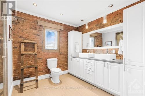 449 Mcgill Street, Hawkesbury, ON - Indoor Photo Showing Bathroom