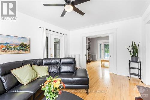 449 Mcgill Street, Hawkesbury, ON - Indoor Photo Showing Living Room