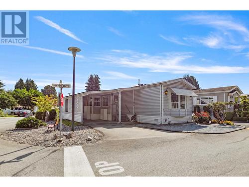 122 11970 Pinyon Drive, Pitt Meadows, BC - Outdoor