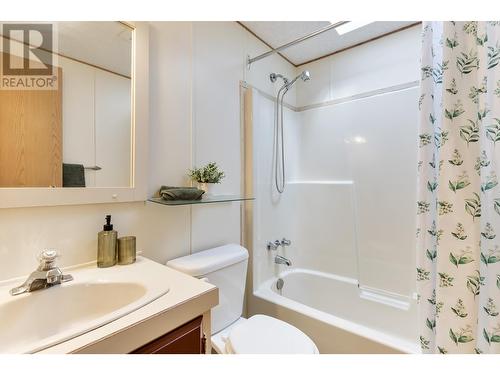 122 11970 Pinyon Drive, Pitt Meadows, BC - Indoor Photo Showing Bathroom