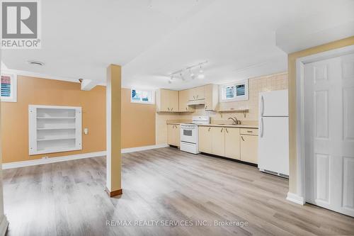 Bsmt - 185 Burlington Street, London, ON - Indoor Photo Showing Kitchen