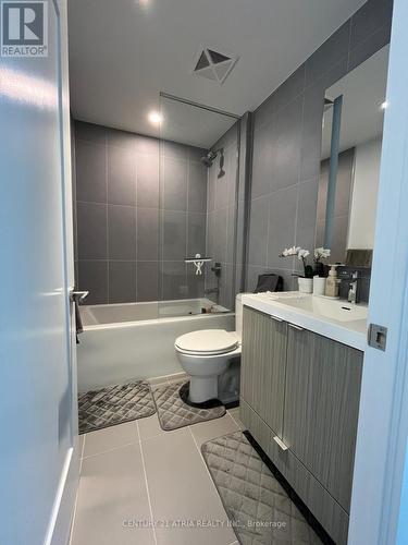 3219 - 585 Bloor Street E, Toronto, ON - Indoor Photo Showing Bathroom