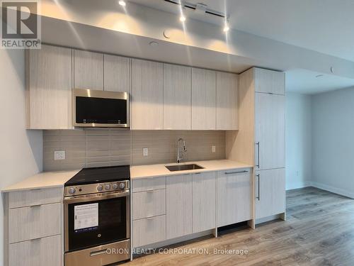 807 - 4130 Parkside Village Drive, Mississauga, ON - Indoor Photo Showing Kitchen