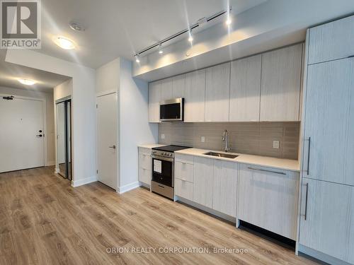 807 - 4130 Parkside Village Drive, Mississauga, ON - Indoor Photo Showing Kitchen