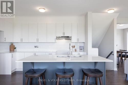 1007 Canoe Street, Ottawa, ON - Indoor Photo Showing Kitchen With Upgraded Kitchen