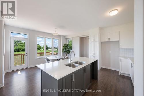 1007 Canoe Street, Ottawa, ON - Indoor Photo Showing Kitchen With Double Sink