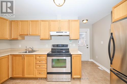 61 Prospect Point Road, Fort Erie (335 - Ridgeway), ON - Indoor Photo Showing Kitchen