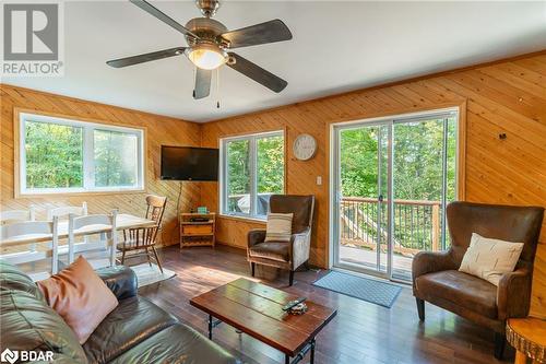 1091 Eashores Road, Haliburton, ON - Indoor Photo Showing Living Room