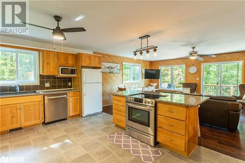 1091 Eashores Road, Haliburton, ON - Indoor Photo Showing Kitchen