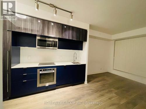 910 - 28 Avondale Avenue, Toronto, ON - Indoor Photo Showing Kitchen