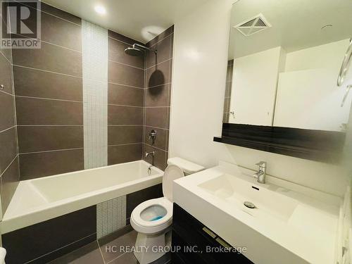 910 - 28 Avondale Avenue, Toronto, ON - Indoor Photo Showing Bathroom