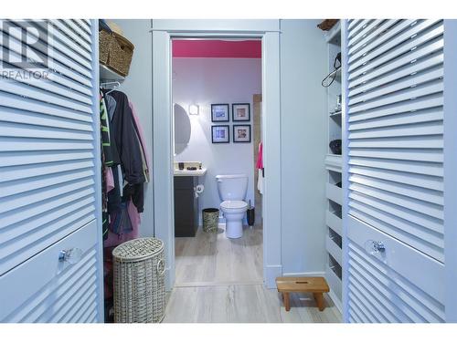 Walk in Closet -Primary Bdrm - 2070 Boucherie Road Unit# 216 Lot# 24, West Kelowna, BC - Indoor Photo Showing Other Room